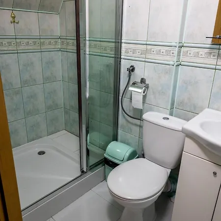 Sleboda Wynajem Pokoi Ewa Satola ゲストハウス 3*